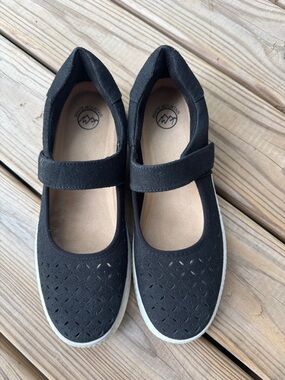 White Mountain Kids Black Mary Jane Flats with Cutout Detail
